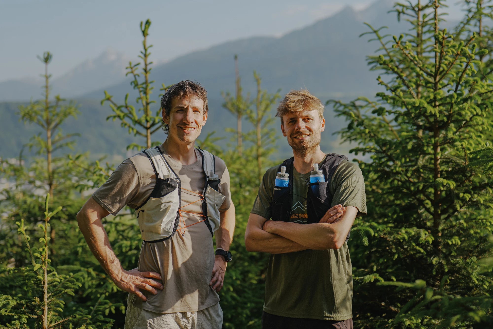 Founders of drippr, Stijn and Stefan standing in a forest in Innsbruck.